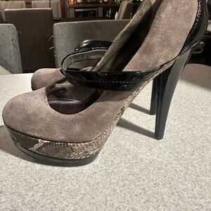 Jessica Simpson Taupe and Black Heels